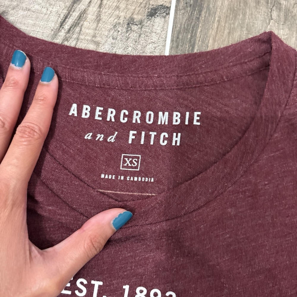 Abercrombie & Fitch Burgundy tee - Picture 3 of 4